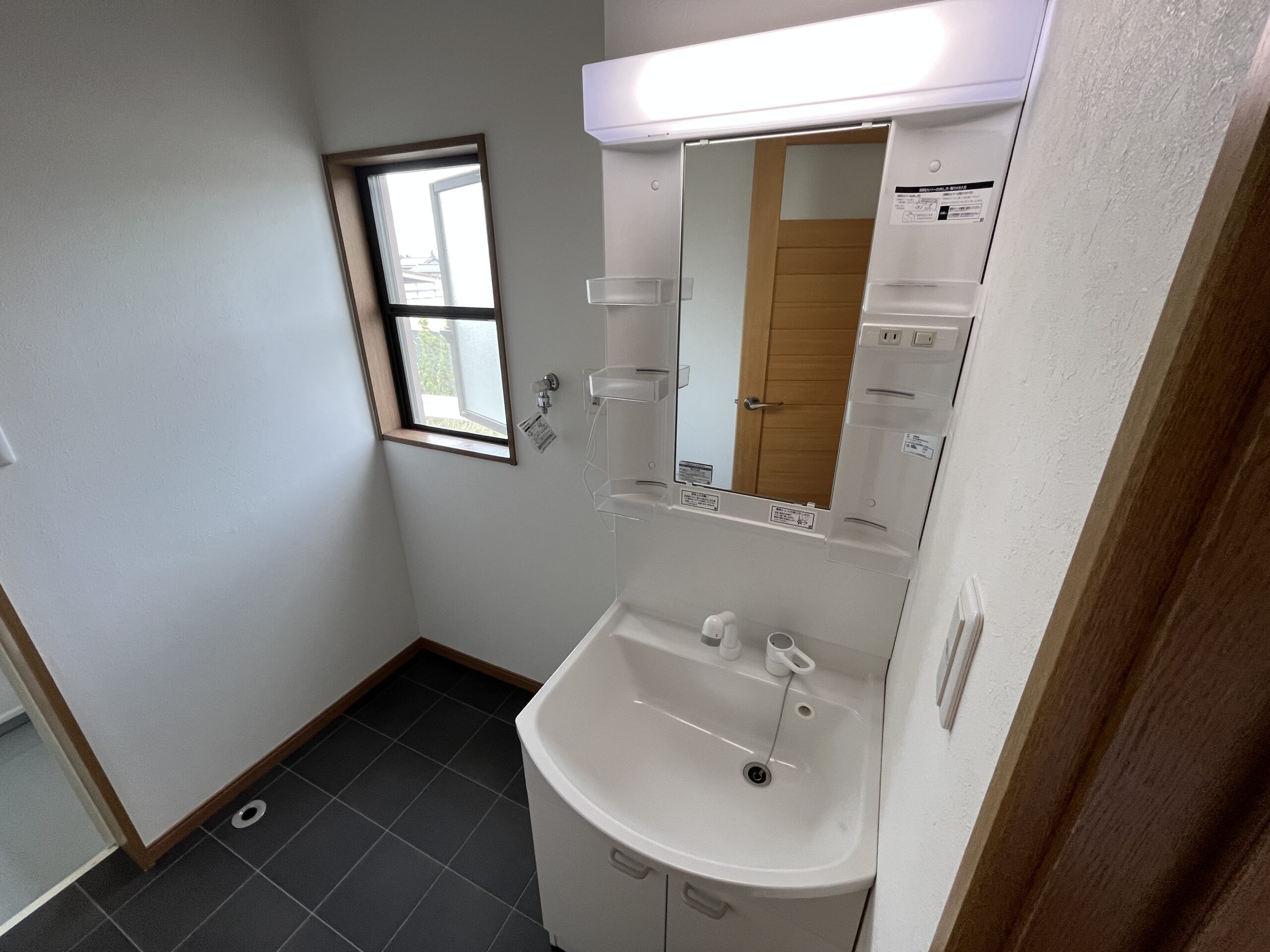 安曇野梓橋　内観洗面画像