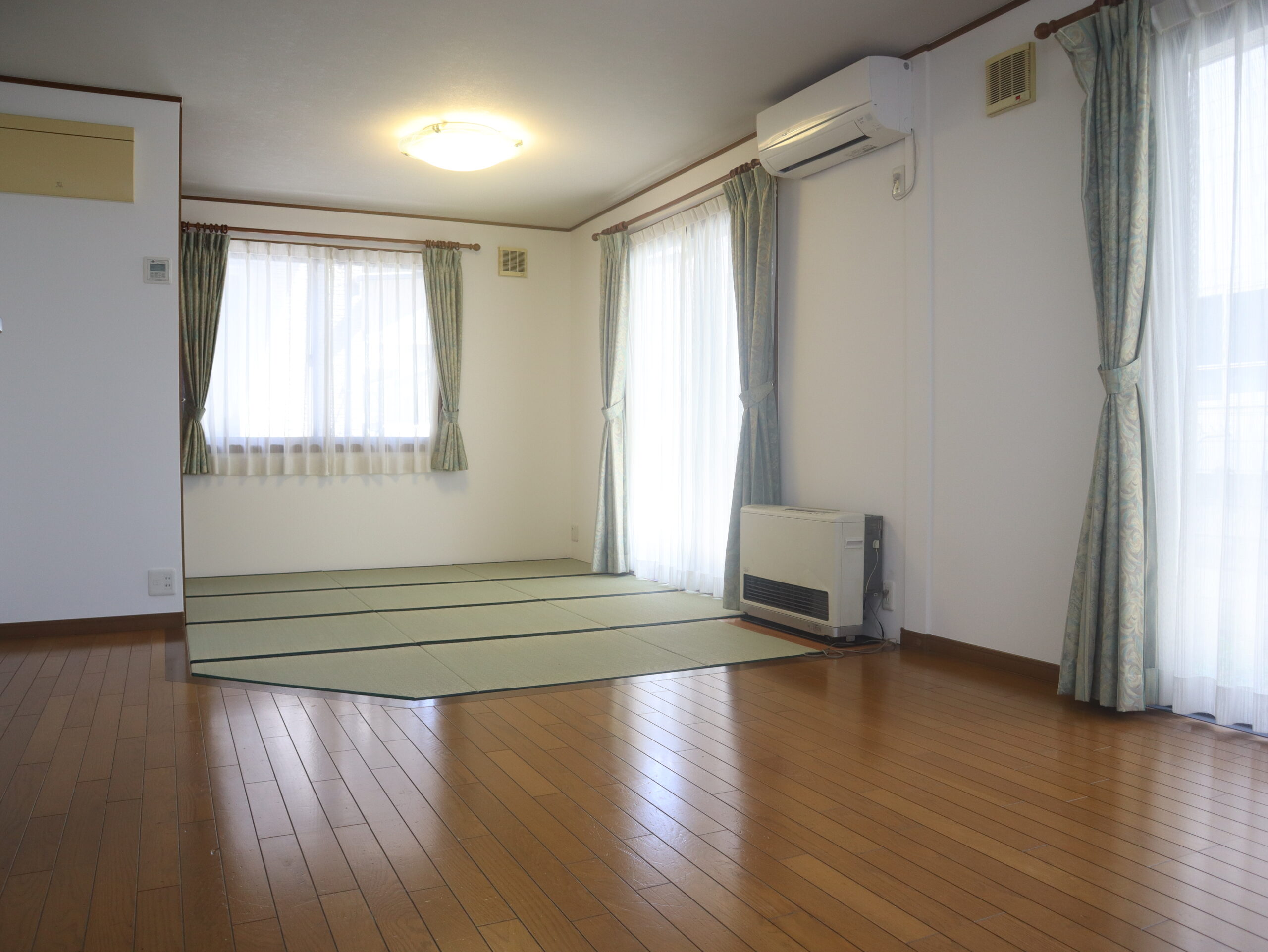 長野市高田　リビング画像